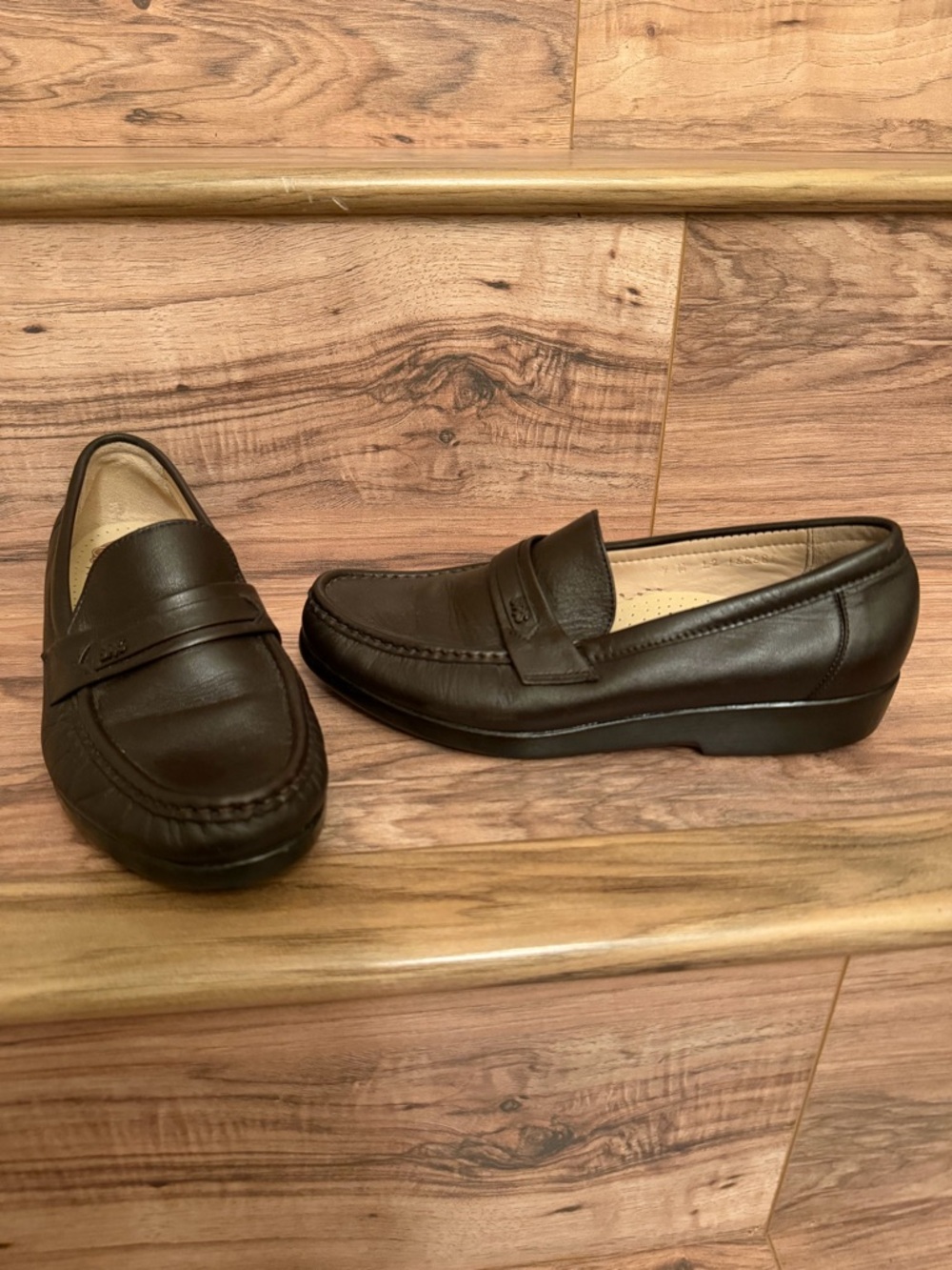 Genuine SAS handsewn dark brown leather shoes loafer size 7m worn once